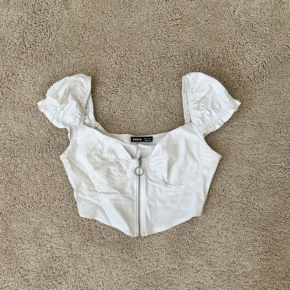 White zip up crop top with cute sleeves